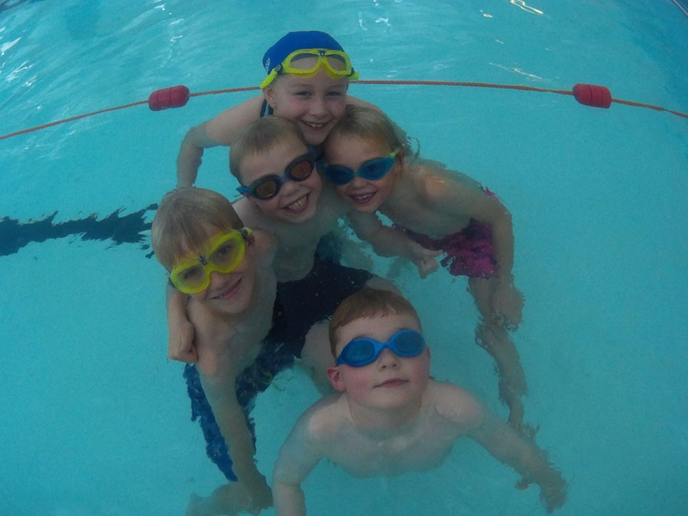 Children's group swimming lesson